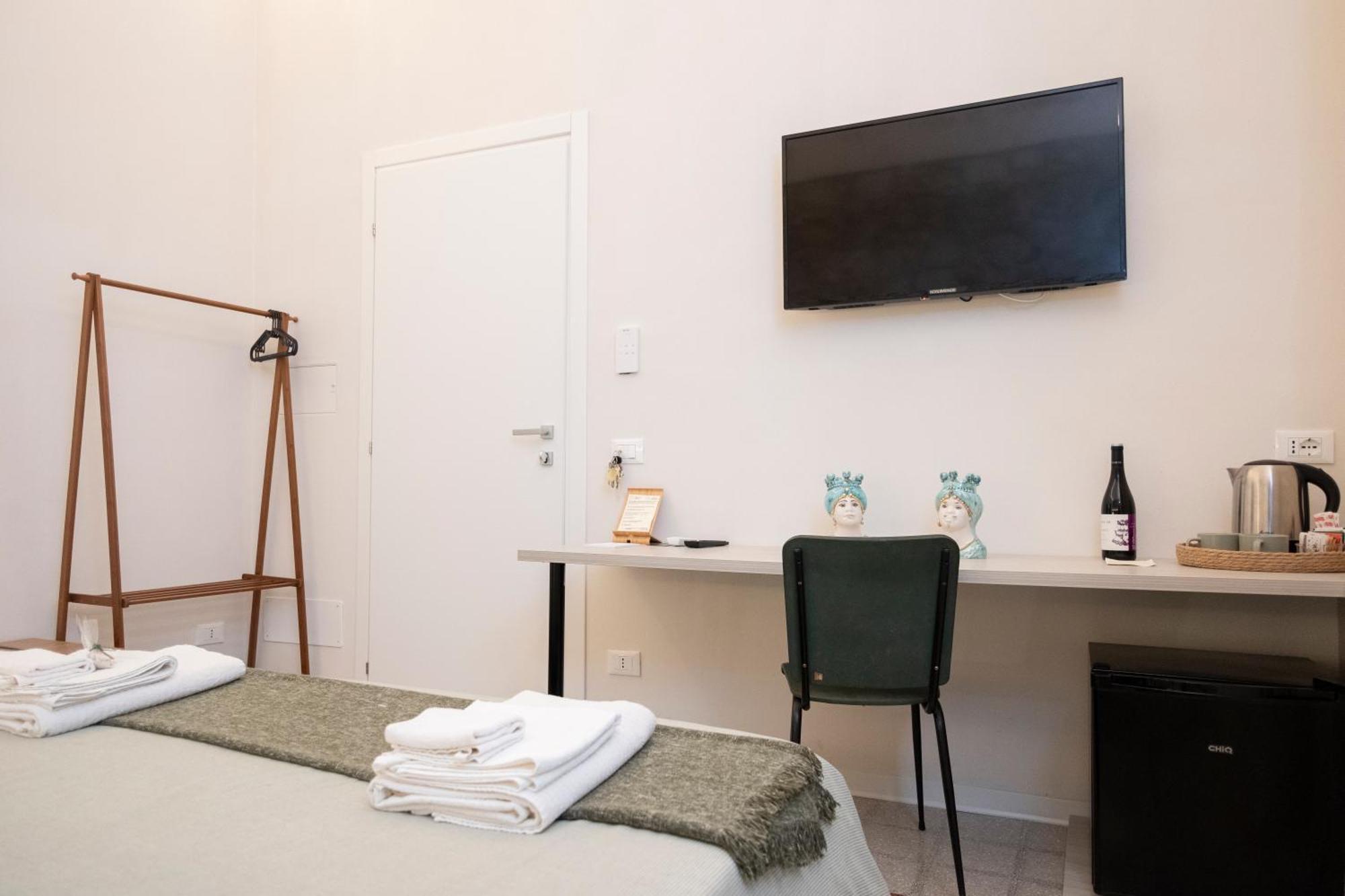 Bassi77 - Rooms & Apartments Trapani Eksteriør bilde